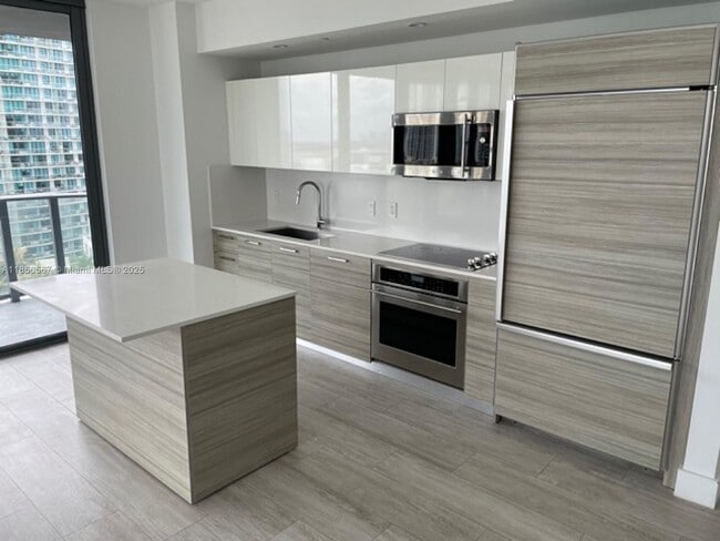 Foto del edificio - 121 NE 34th St