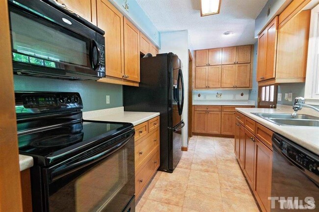 Foto del edificio - 2409 Kelly Rd