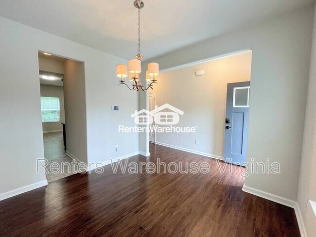 Building Photo - 728 Rosewell Ave