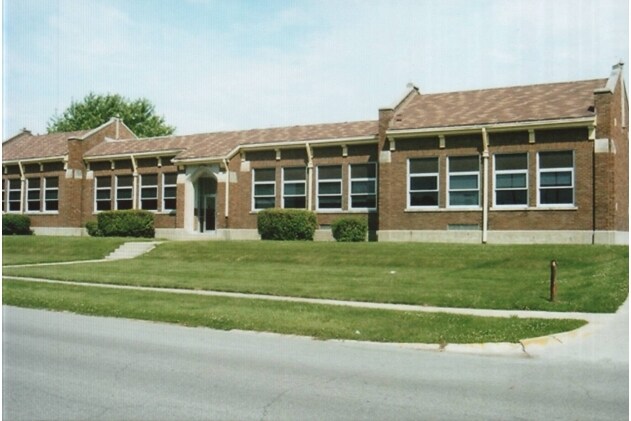 Primary Photo - Lincoln School Apartments