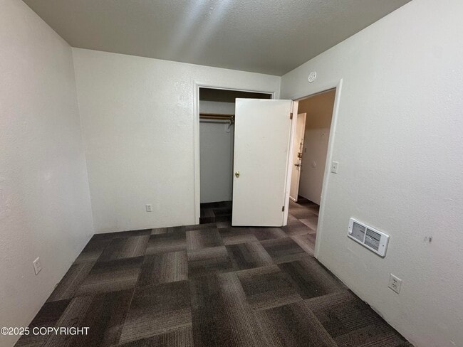 Foto del edificio - 1450 Tongass Ave