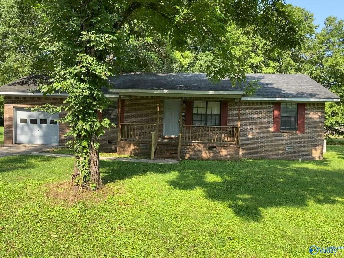 Primary Photo - 909 N Beaty St