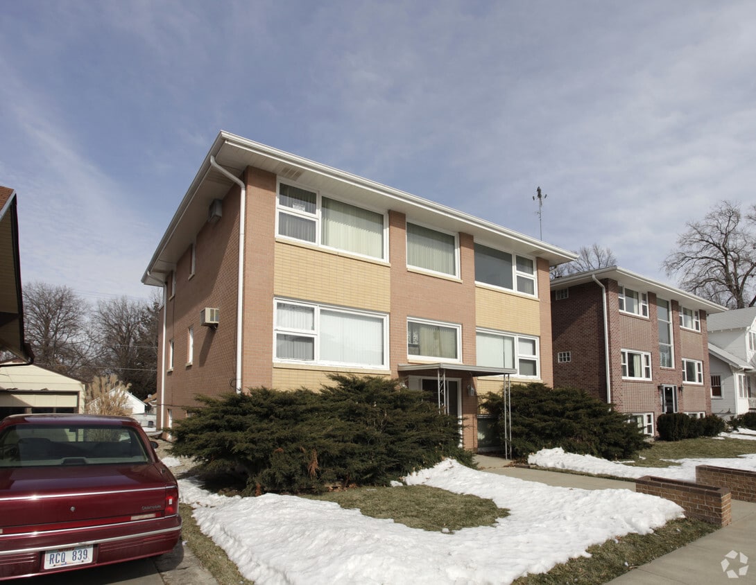 Building Photo - 2426 C St