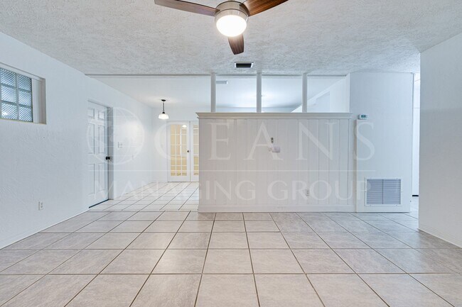 Foto del edificio - Charming 3 Bedroom Corner Lot Ormond Beach...