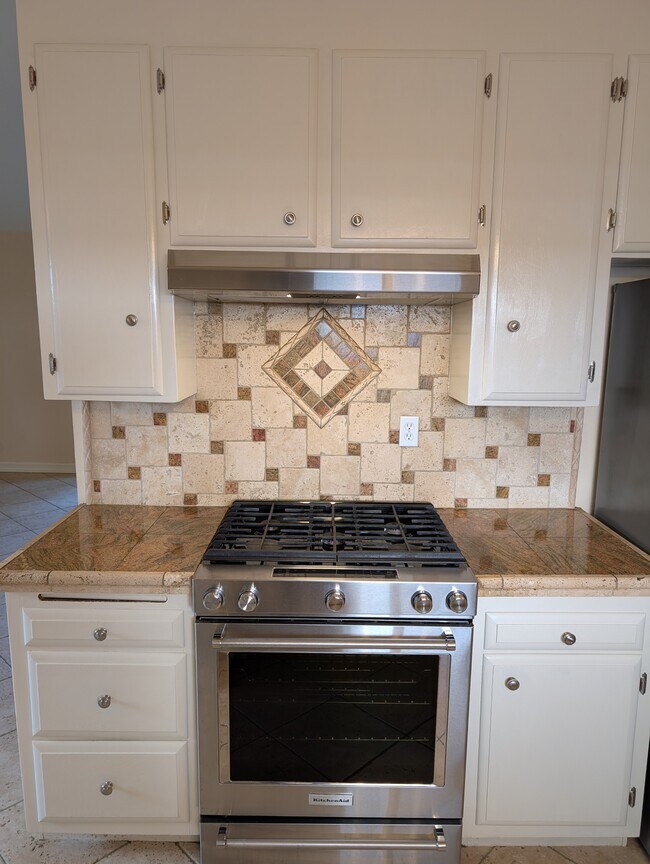 Foto del edificio - 27124 Cabrera Ave