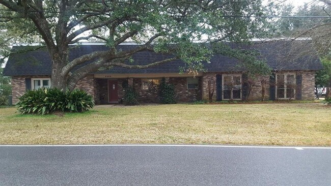 Foto del edificio - 6404 Shore Drive, Ocean Springs, MS 39564