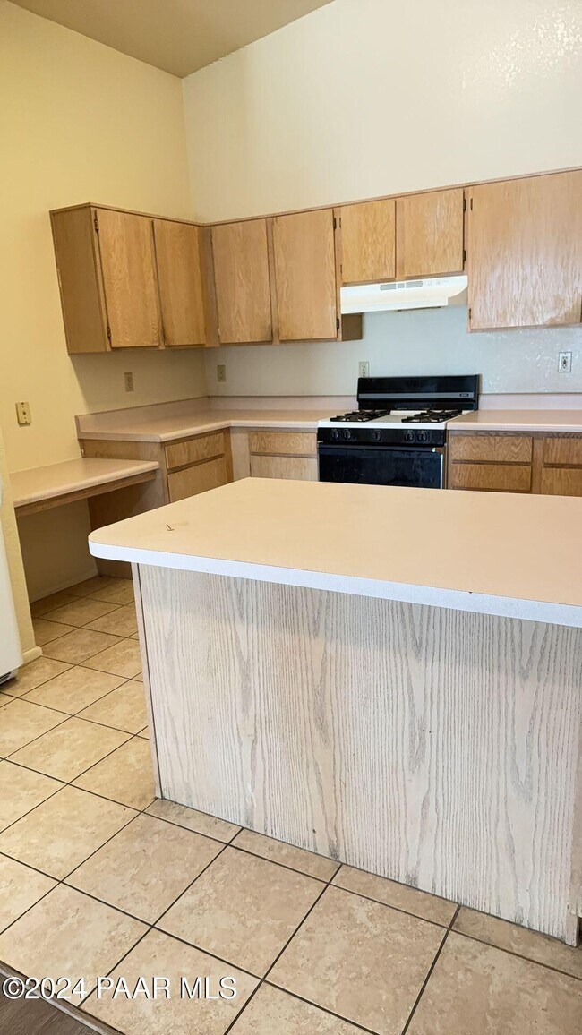 Building Photo - 4716 N Robert Rd