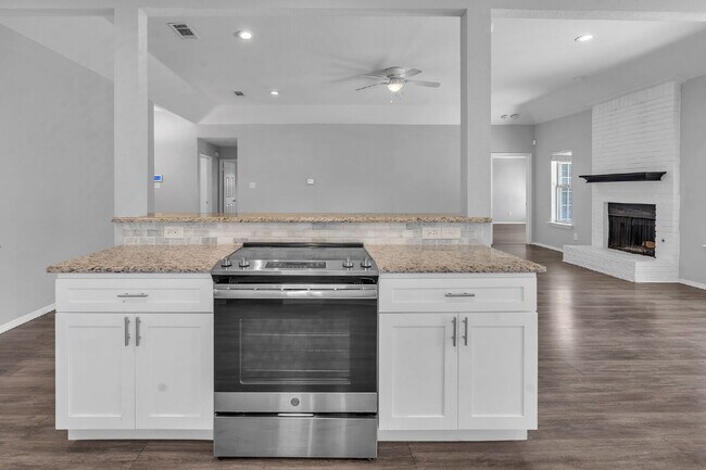 Building Photo - 691 Montana Ct N