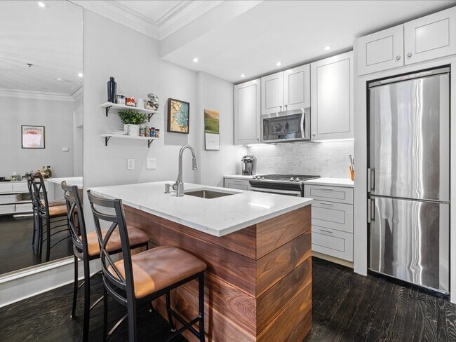 Building Photo - 440 Marlborough St