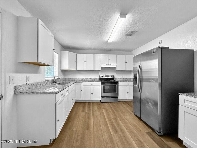 Foto del edificio - 7004 Dahlgren Ct