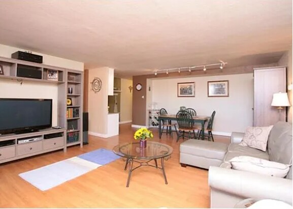 Foto del edificio - 1029 E 8th Ave
