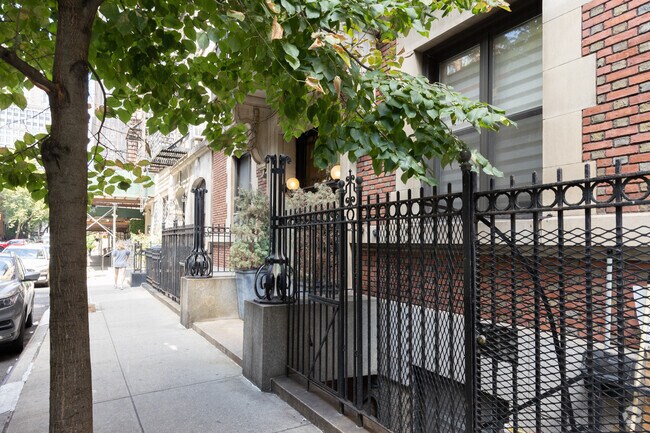 Building Photo - 139 E 30th St