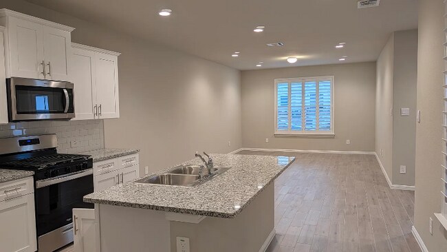 Foto del edificio - 3417 Lake District Ln