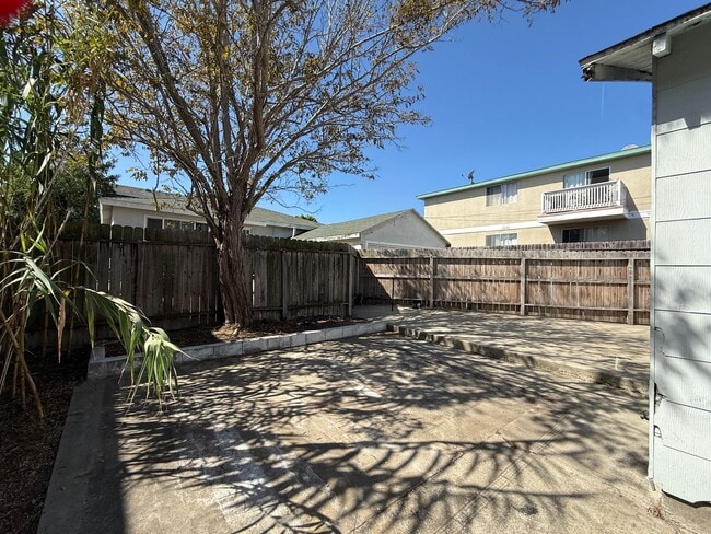 Building Photo - 2014 Ruhland Ave