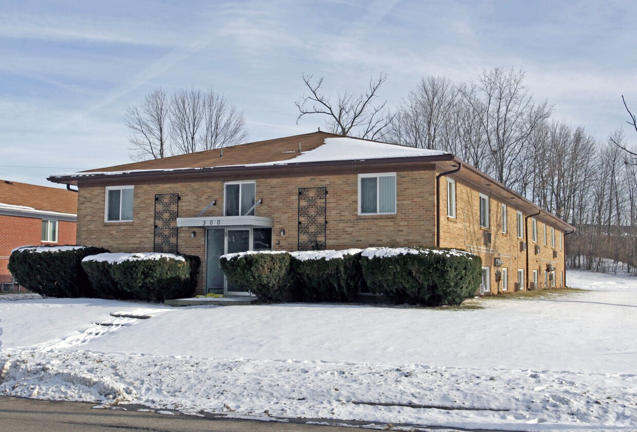 Primary Photo - 300 Forest Park Dr