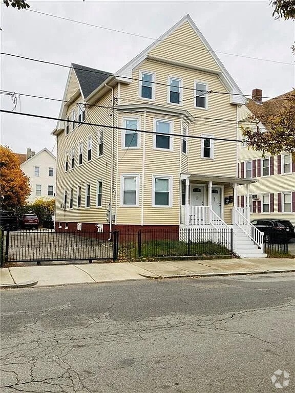 Building Photo - 32 Goddard St