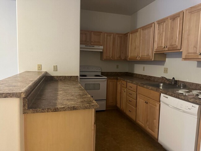 Building Photo - Long Term Rental in Pioneer Center- $2000
