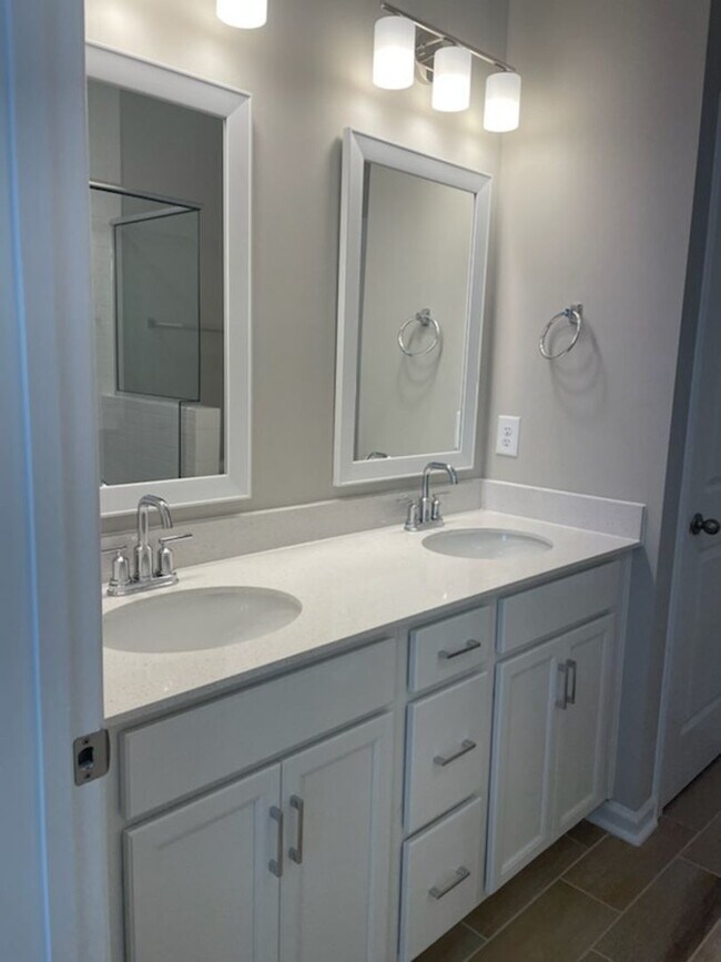 Building Photo - 3 BR 2.5 BA-  New Construction Townhouse f...
