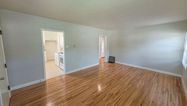 Building Photo - s6011-13