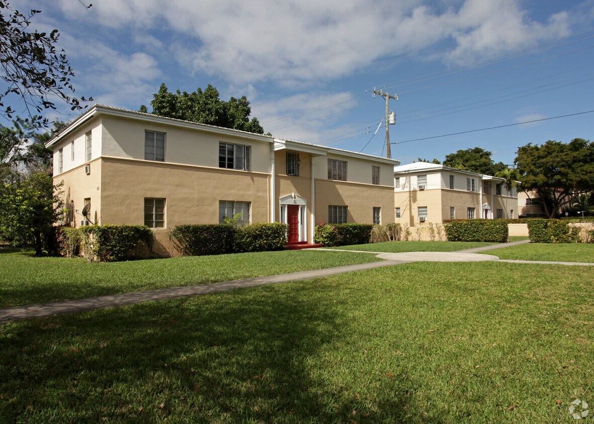 Primary Photo - 614-618 Santander Ave