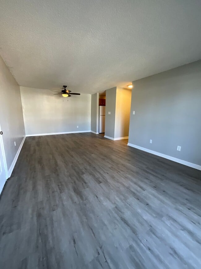 Building Photo - Creekview Apartments