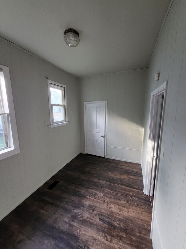 Building Photo - 2 Bed/1 Bath