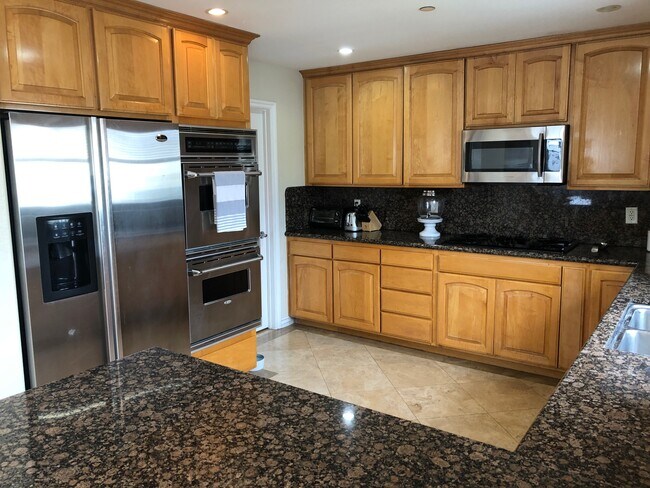 Foto del edificio - 2613 Carnegie Ln