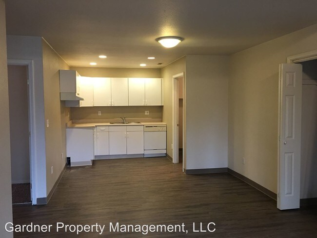 Building Photo - 2 br, 1 bath Apartment - 733 W. 4th Street