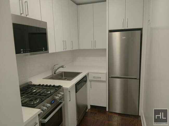 Building Photo - East 81st St