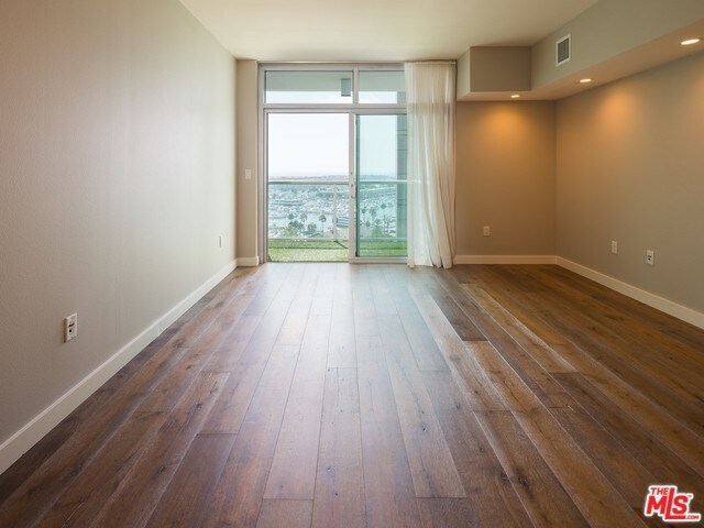 Building Photo - 13700 Marina Pointe Dr