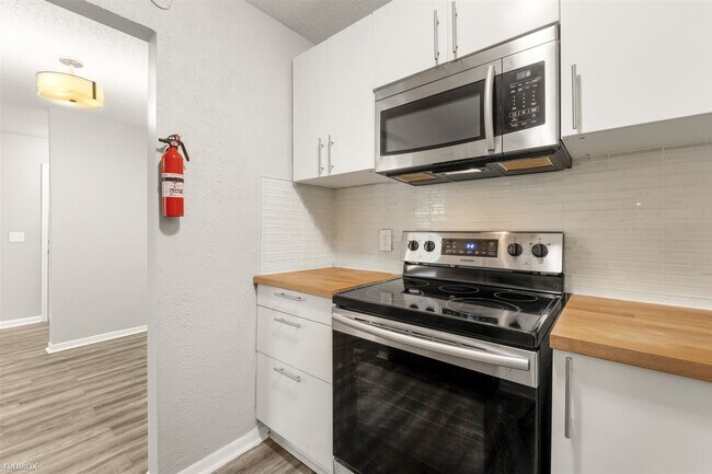 Building Photo - 3 br, 2 bath Condo - Woodbriar Management ...