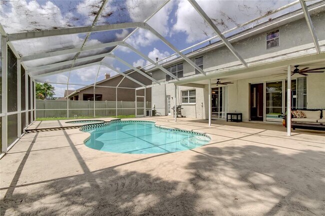 Foto del edificio - 9401 Woodbay Dr