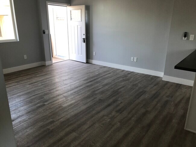 Living Room - 4055 Brant St