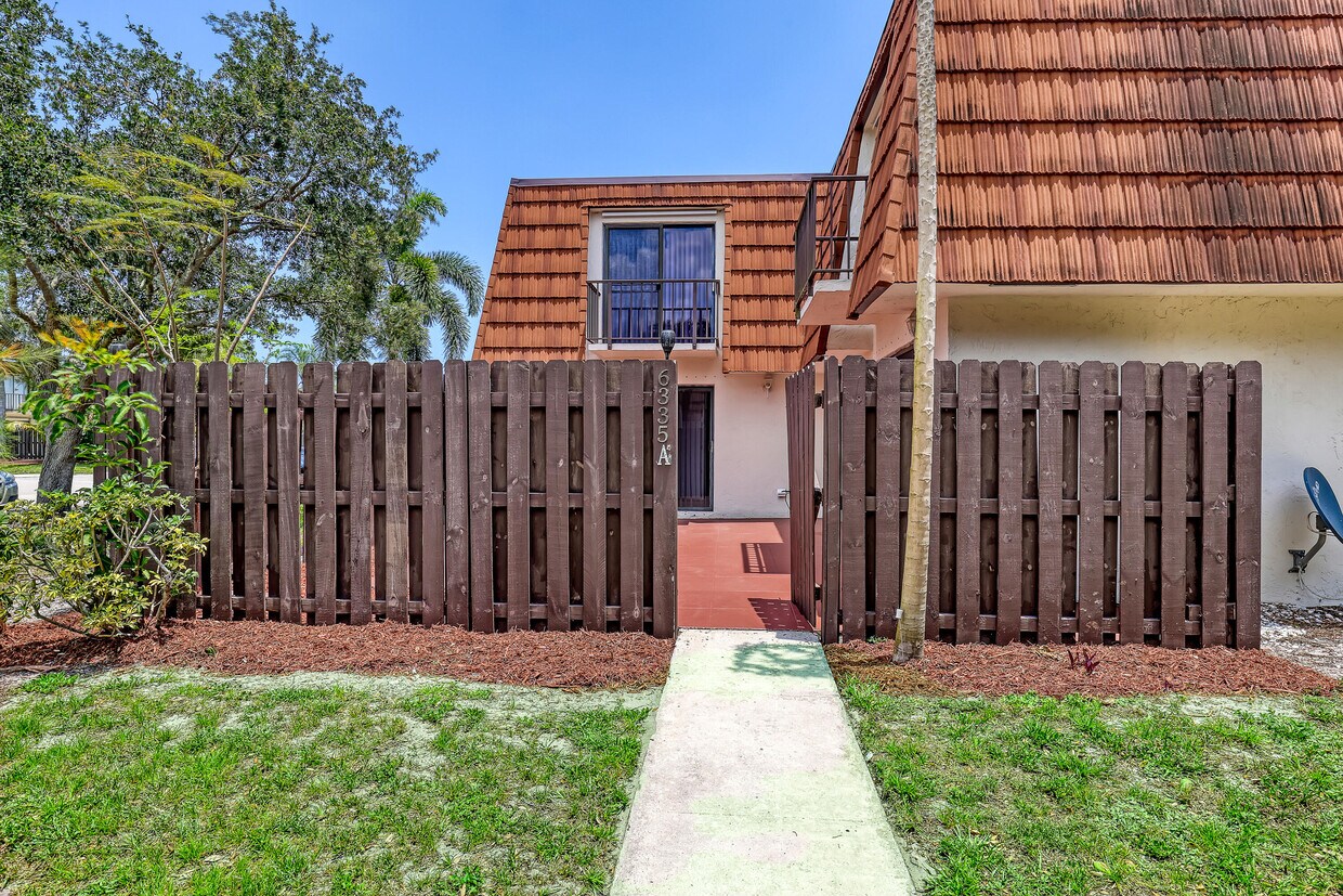 Foto principal - 6335 Red Pine Ln