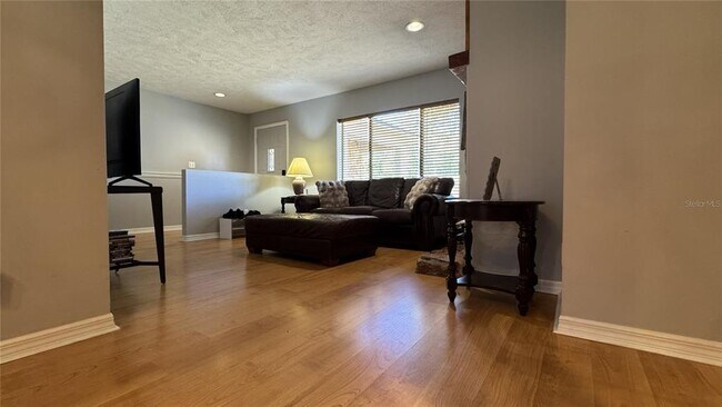 Foto del edificio - 18619 Yocam Ave