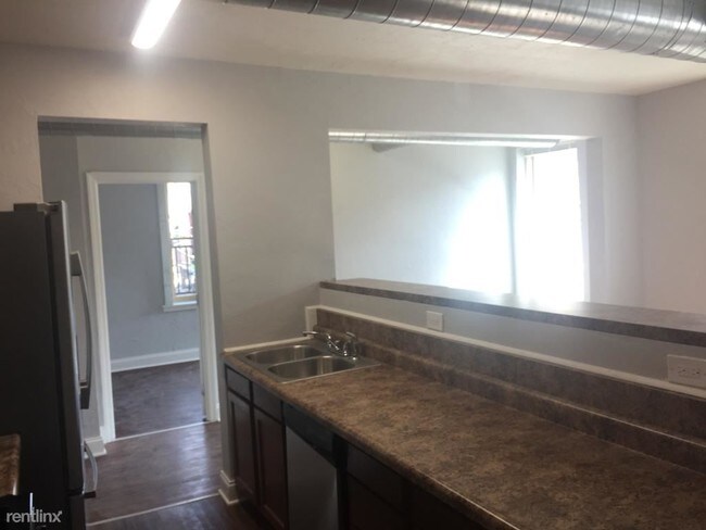 Foto del edificio - 1021 E Carson St