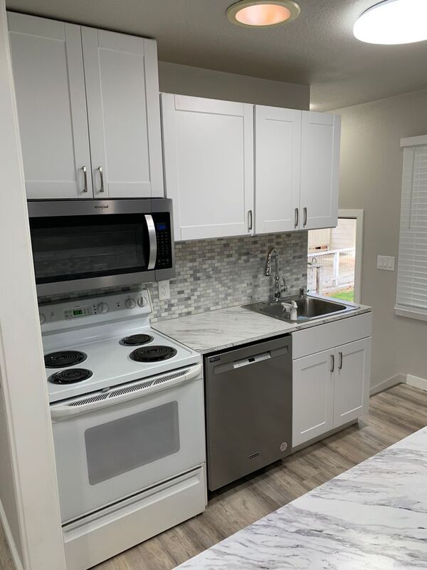 Building Photo - 1006 Van Giesen St