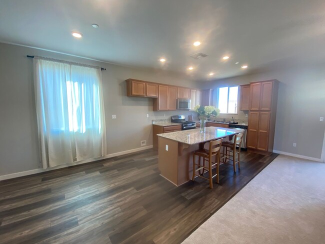 Building Photo - REDUCED!!!  Like Brand New 3 Bed 2 Bath Ho...