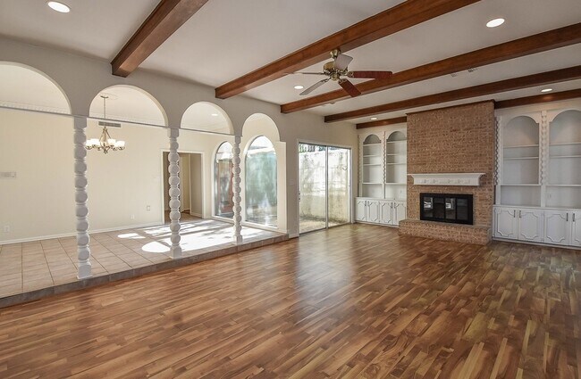 Foto del edificio - 9703 Briar Forest Dr