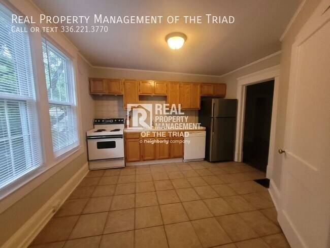 Building Photo - 2 Bedroom/1Bathroom apartment in Historic ...