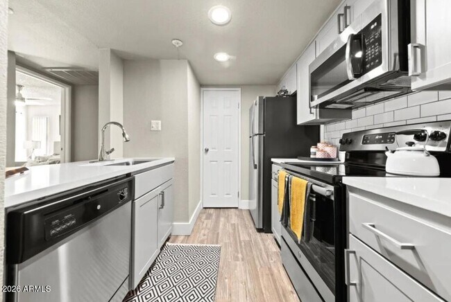 Foto del edificio - 1975 E University Dr