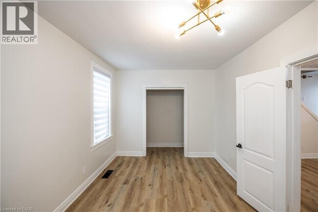 Photo du bâtiment - 30 Elm St