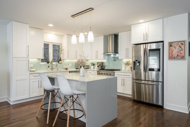 Foto del edificio - 3343 W Potomac Ave