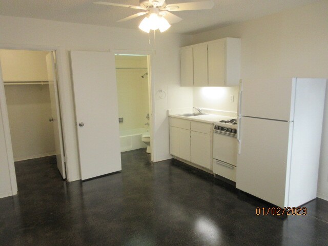 Building Photo - 198 W Mariposa St