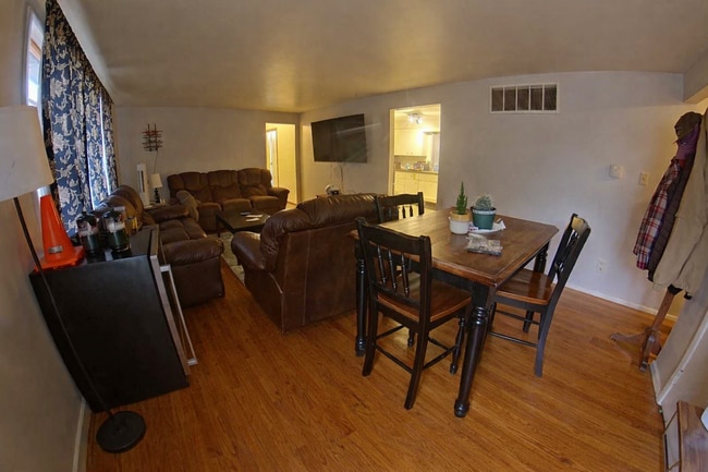 Building Photo - Great Location! 2 Blocks to Campus + Pet-Friendly + Off-Street Parking + Washer & Dryer Included!...