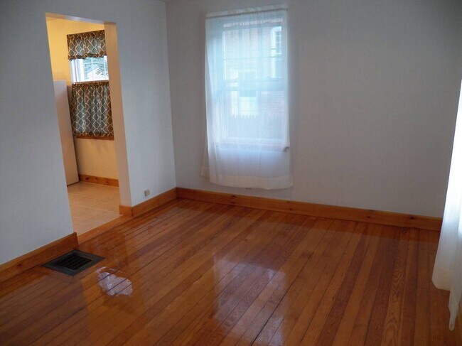Building Photo - 648 Kearsarge Way