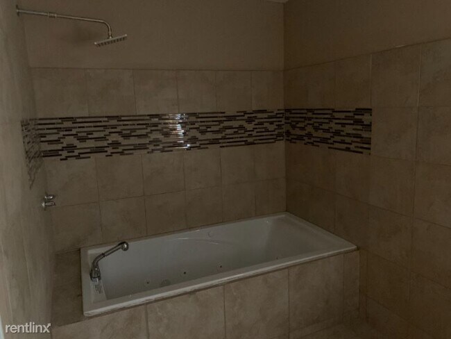 Building Photo - 5 br, 2 bath House - 3425 Knight Road