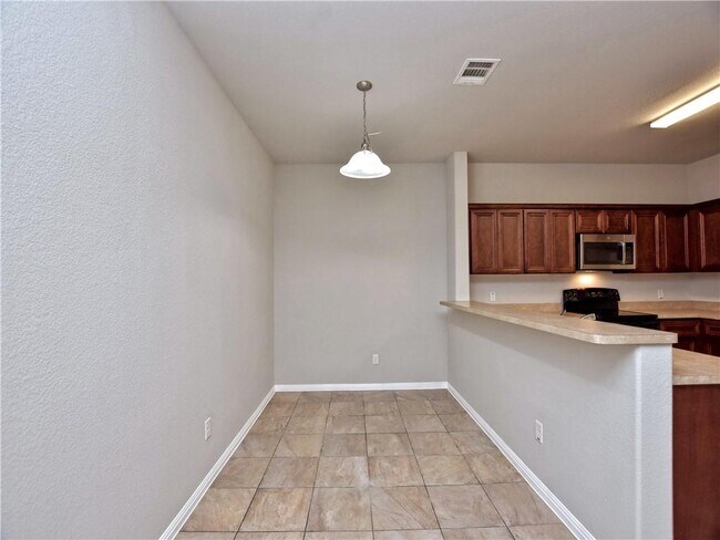Building Photo - 322 Loop 332