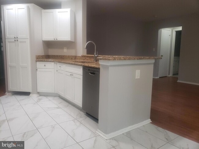 Building Photo - 5032 Beech Ct
