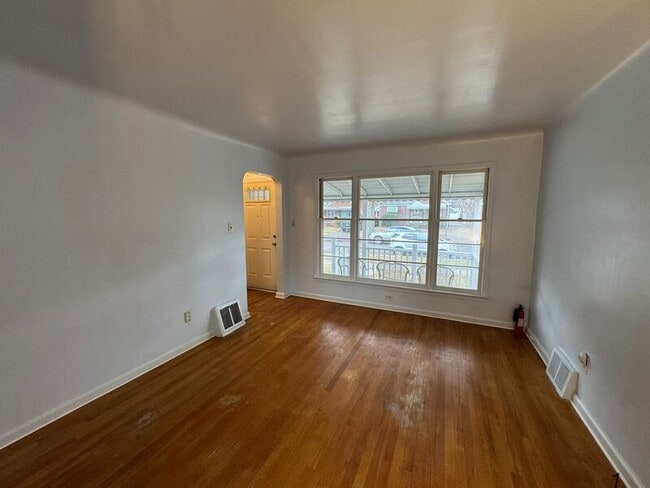 Foto del edificio - 21029 Blackmar Ave